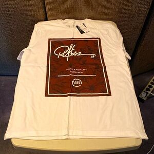 *New* Young & Reckless short sleeve T-shirt. Size: M. Color: White/Maroon